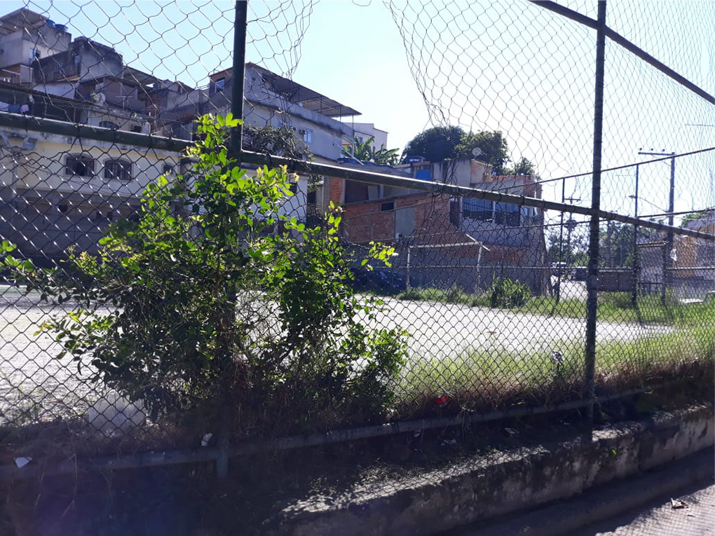 Na comunidade dos Servidores, no Tauá, o campo esportivo está abandonado e os moradores reclamam do mato alto e da falta de manutenção do local