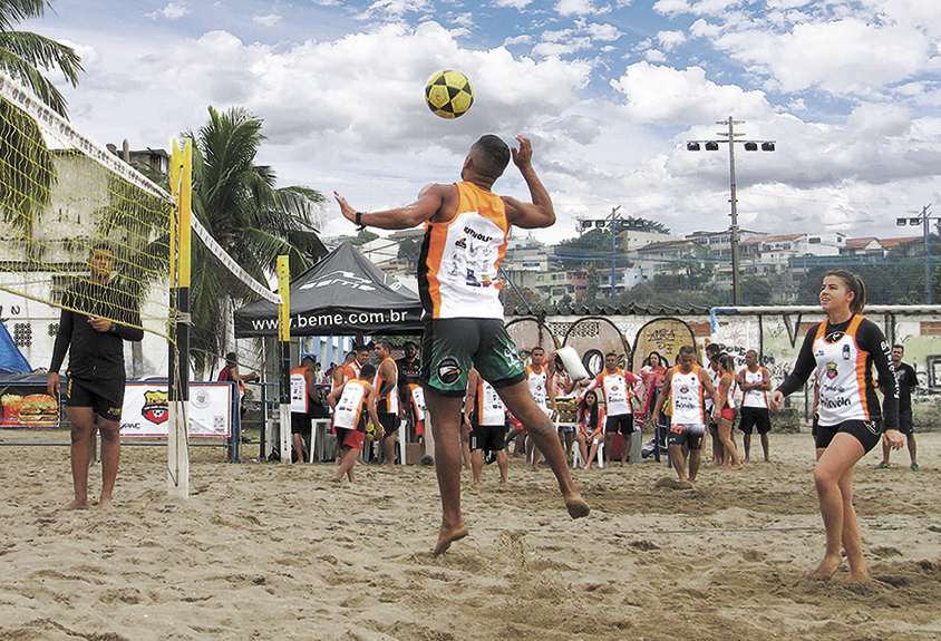 Torneio promovido pelo Team Bugão levou dezenas de pessoas à Praia da Engenhoca no sábado (14) // Foto: André Oliveira