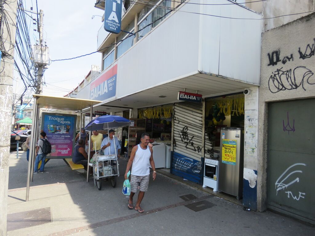 Loja localizada na Estrada da Cacuia funcionou normalmente nesta quarta (11)