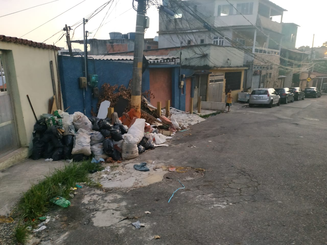 Despejo irregular de lixo é reclamação de moradores da Rua Geneúna, no Jardim Carioca