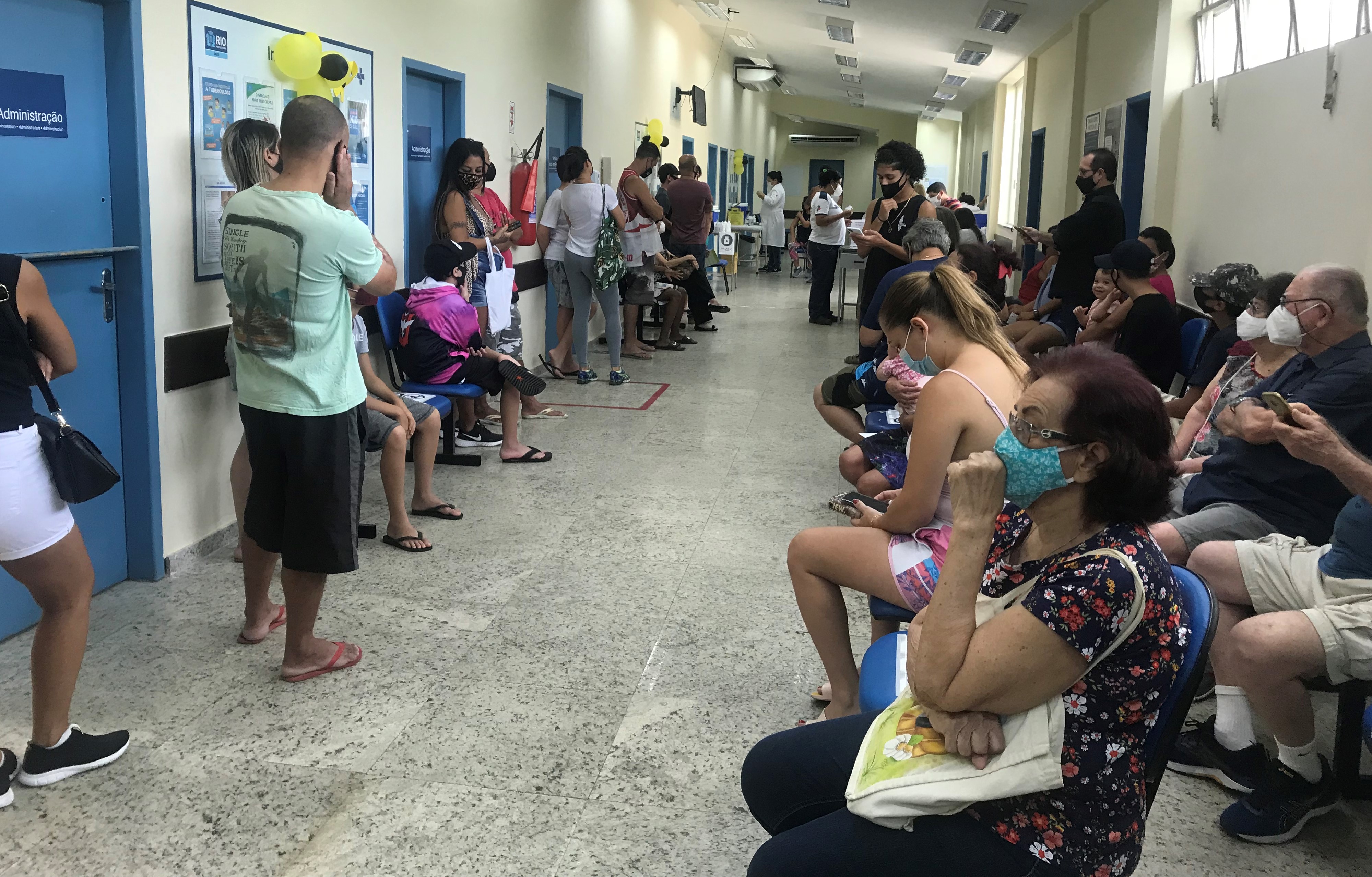 O Centro Municipal de Saúde Necker Pinto, uma das principais unidades da região, esteve movimentado no sábado (25)