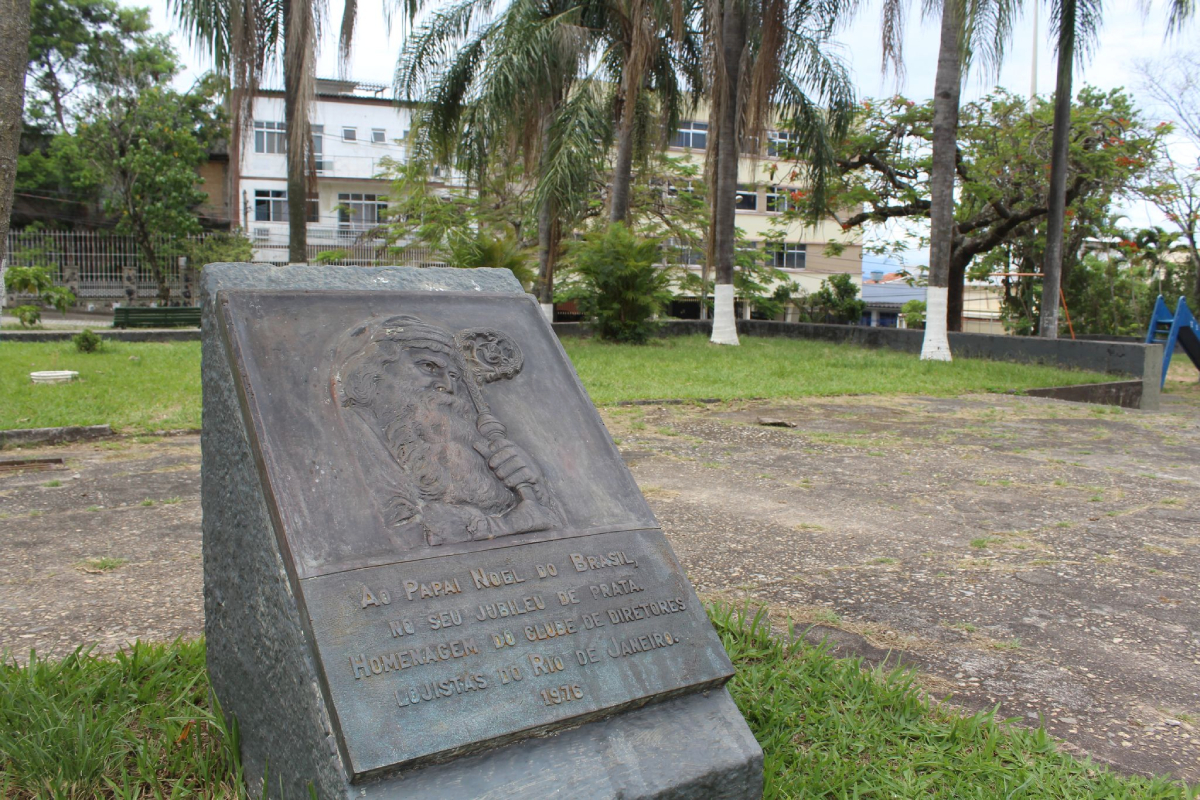 Praça localizada no Moneró recebeu o nome em homenagem a Antônio Rodrigues, Papai Noel Oficial do Brasil
