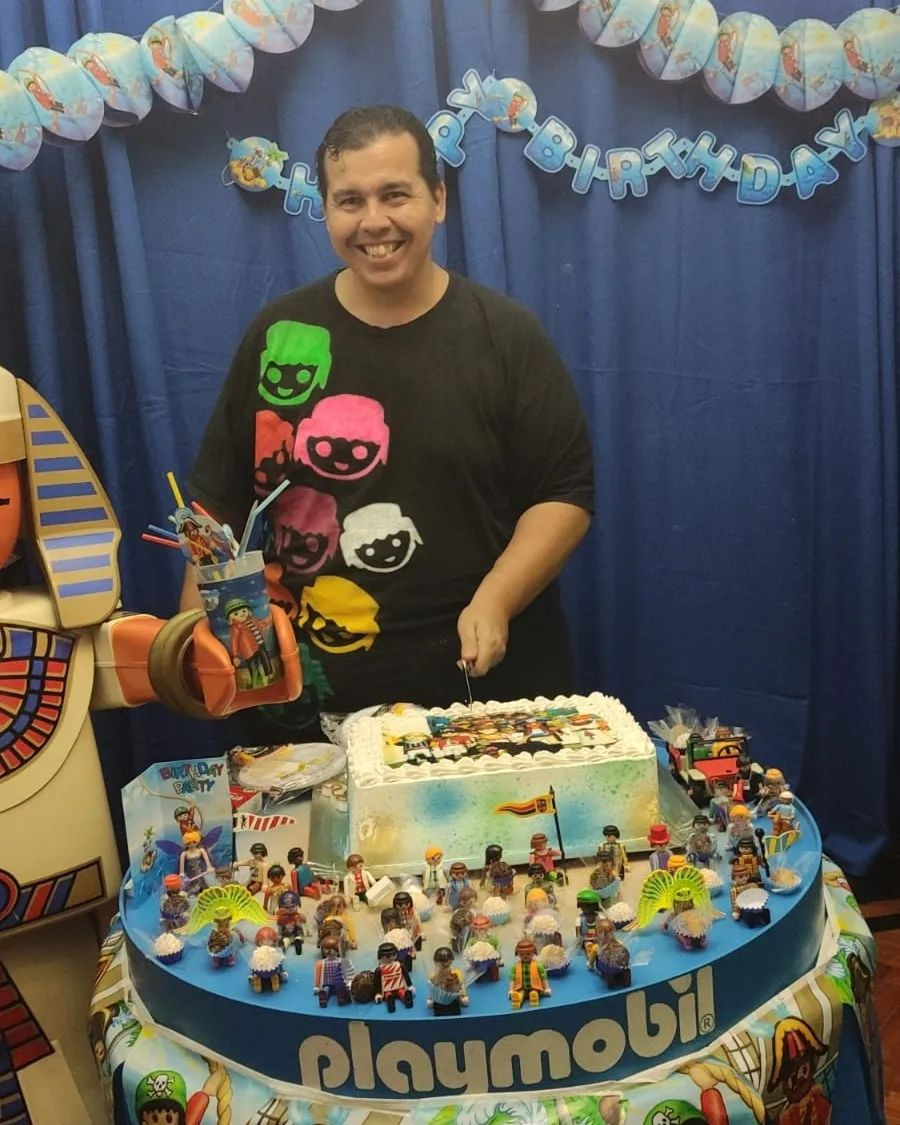 O professor e historiador Juberto Santos fez aniversário no último dia 5. O tema de sua festa, uma de suas grandes paixões: Playmobil. Parabéns!