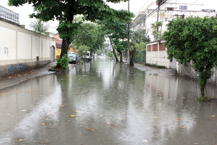 Os moradores da Rua Soldado Wandel Sarmento sofrem nos dias de chuva