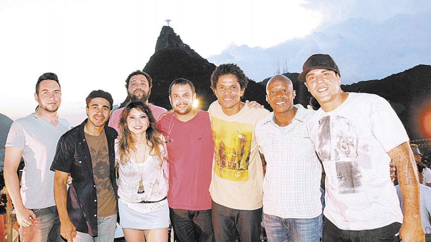 A banda Natiruts faz show gratuito neste domingo no aterro do Cocotá