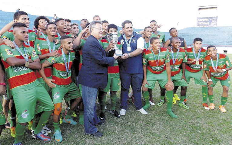O time sub-20 da Portuguesa Carioca conquistou a Taça Corcovado, título do 2º turno do campeonato estadual, no último sábado (31). Os meninos jogaram bem e derrotaram a equipe do Olaria. Parabéns!