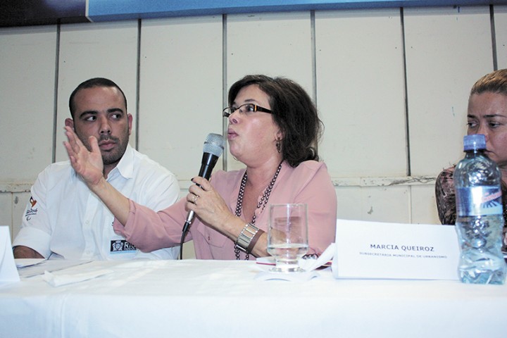 A subsecretária Marcia Queiroz explicou detalhes do projeto na audiência pública realizada no auditório da subprefeitura da Ilha