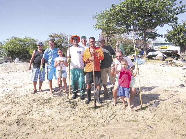 O grupo de moradores quer melhorar a limpeza da Praia das Pelônias