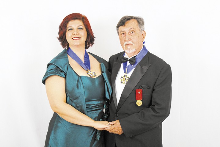 Os Comendadores Luzia Rohr (cantora lírica) e seu pai Carlos Rohr (Maestro) foram homenageados em São Paulo com a medalha Carlos Gomes em reconhecimento às realizações na música erudita. São moradores da Freguesia