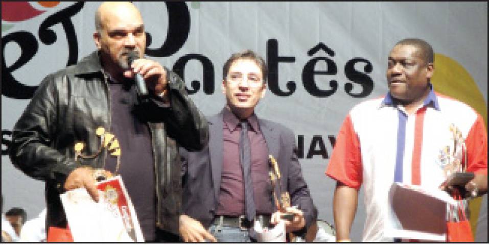 Márcio André, Alex de Souza e Almir Frutuoso premiados no Plumas & Paetês