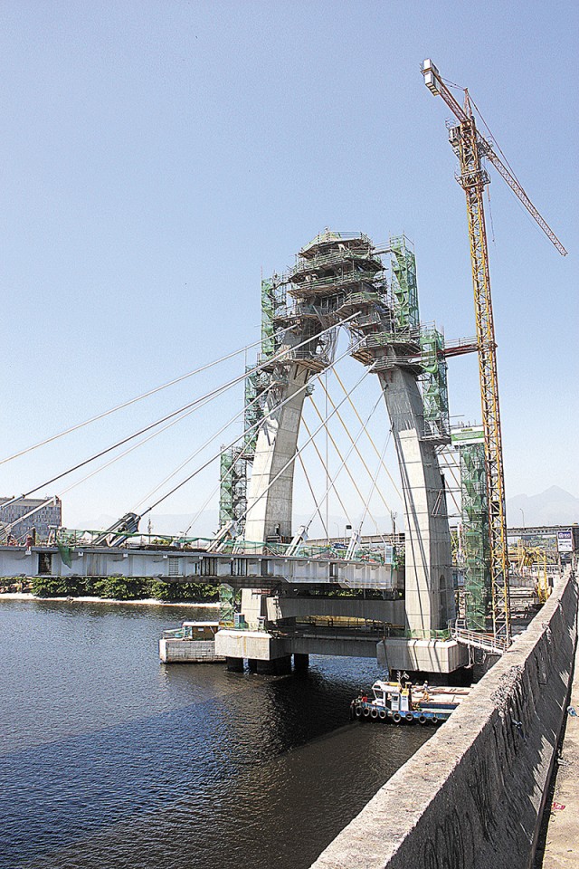 A ponte estaiada no Galeão ainda  não está pronta, mas já impressiona pelo tamanho e beleza